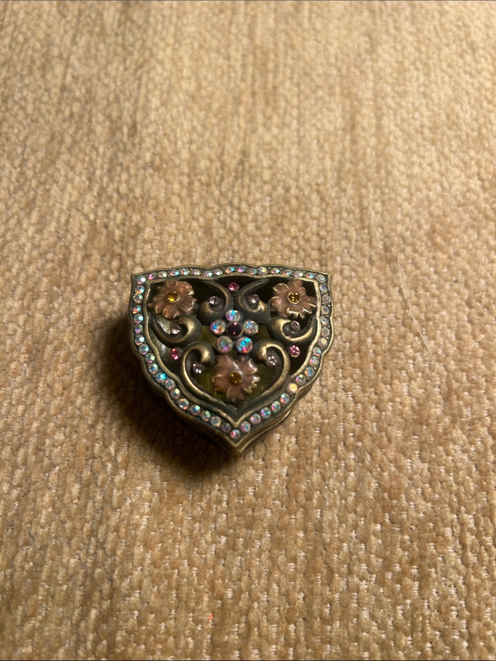 Vintage-Inspired Heart Floral Trinket Ring Box in Gold with Pink Accents